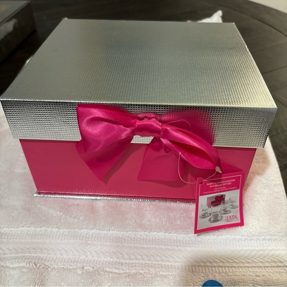 Ulta Chic Party Glasses & Coasters 4-10oz Pink and Silver Gift Box with Designs